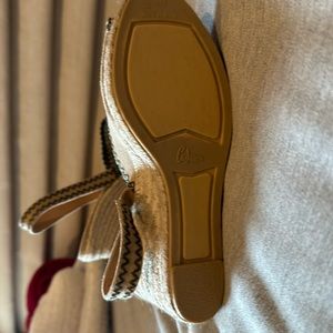 Castaner Wedges size 39 tan with army green stitching new/never worn